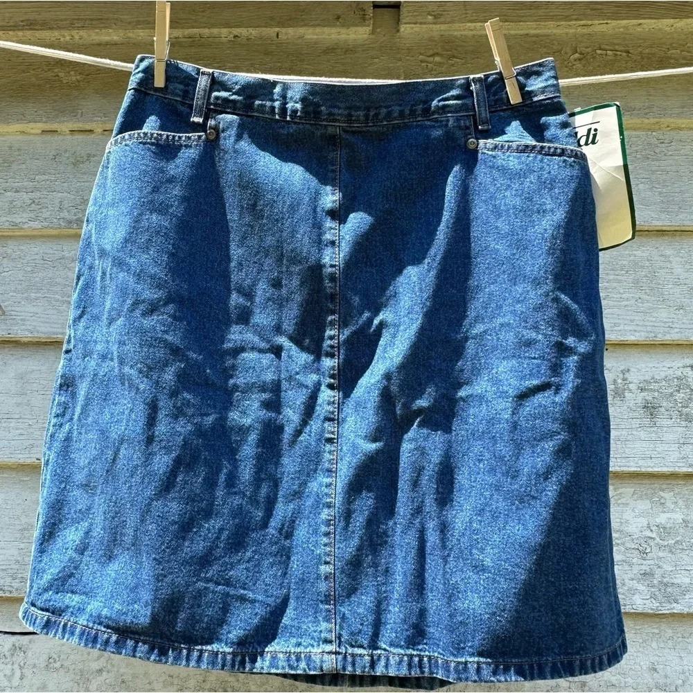 Vintage Denim skirt 22” made in USA NWT with pockets zip in the back size 18